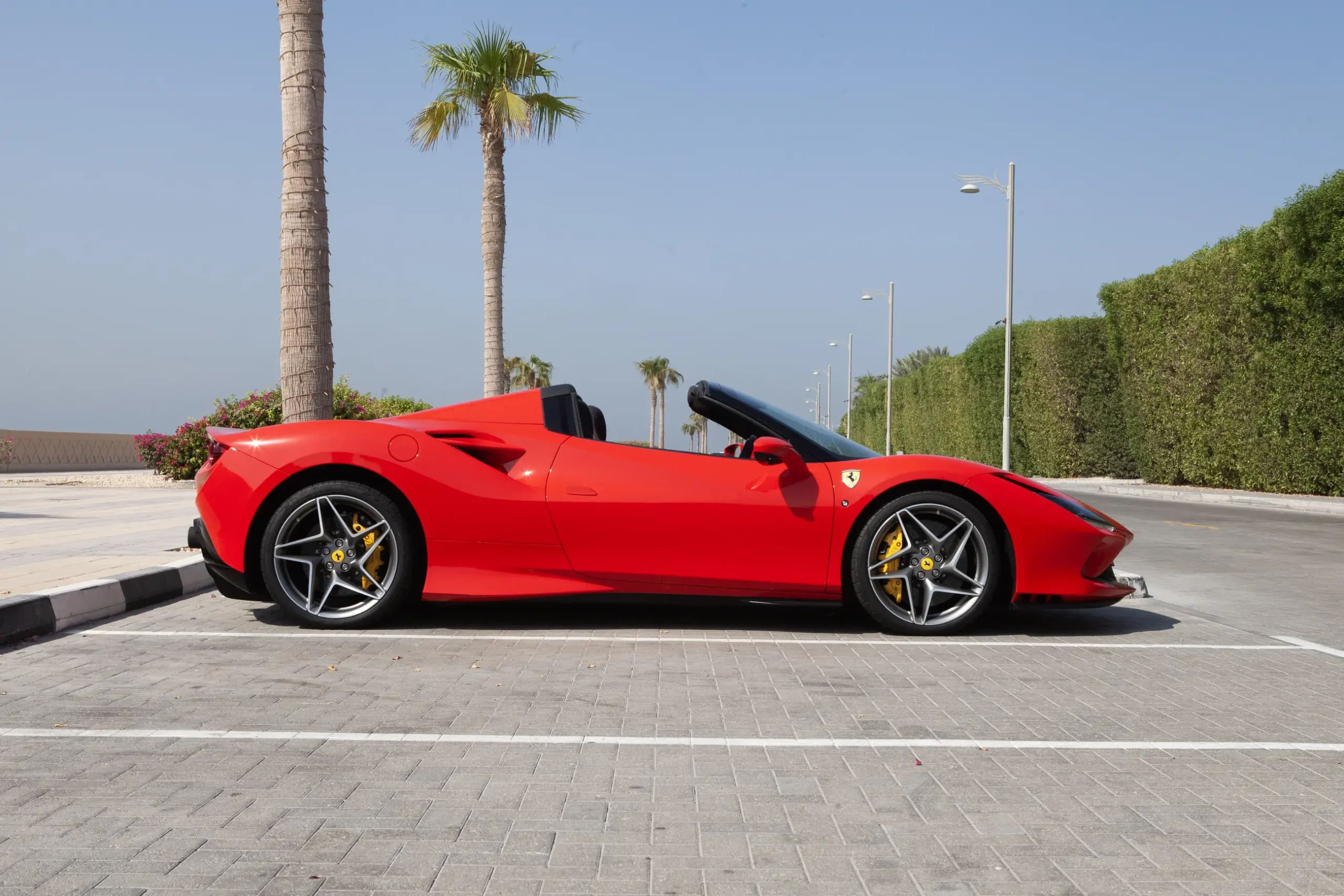 
								Ferrari F8 Spider Red full									