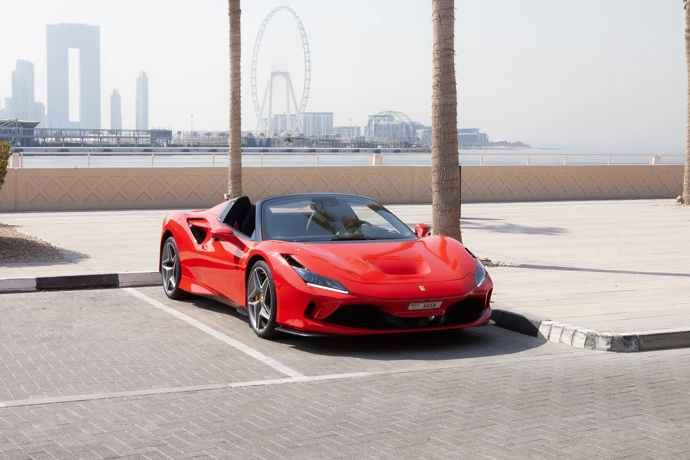 
								Ferrari F8 Spider Red full									