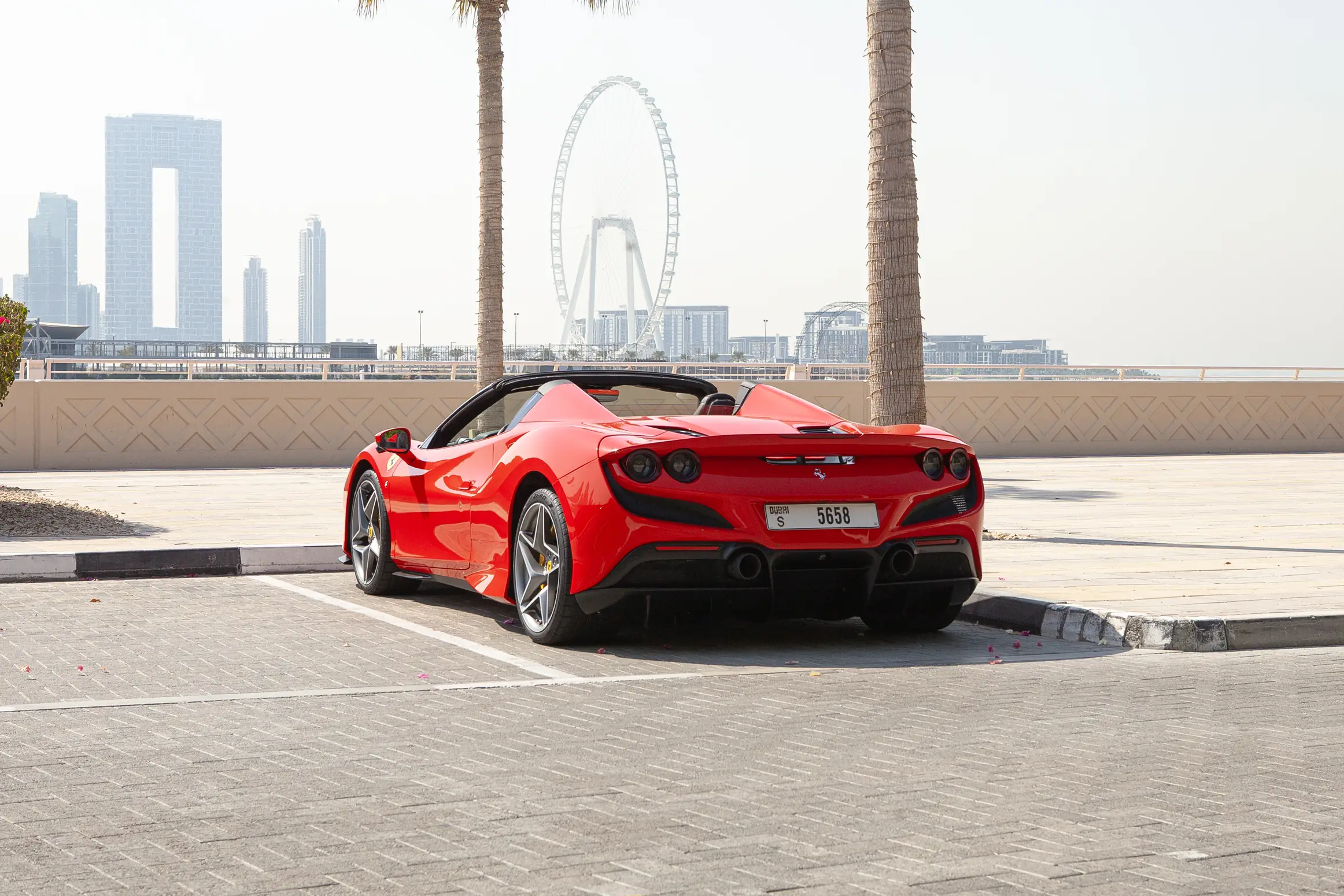 
								Ferrari F8 Spider Red full									