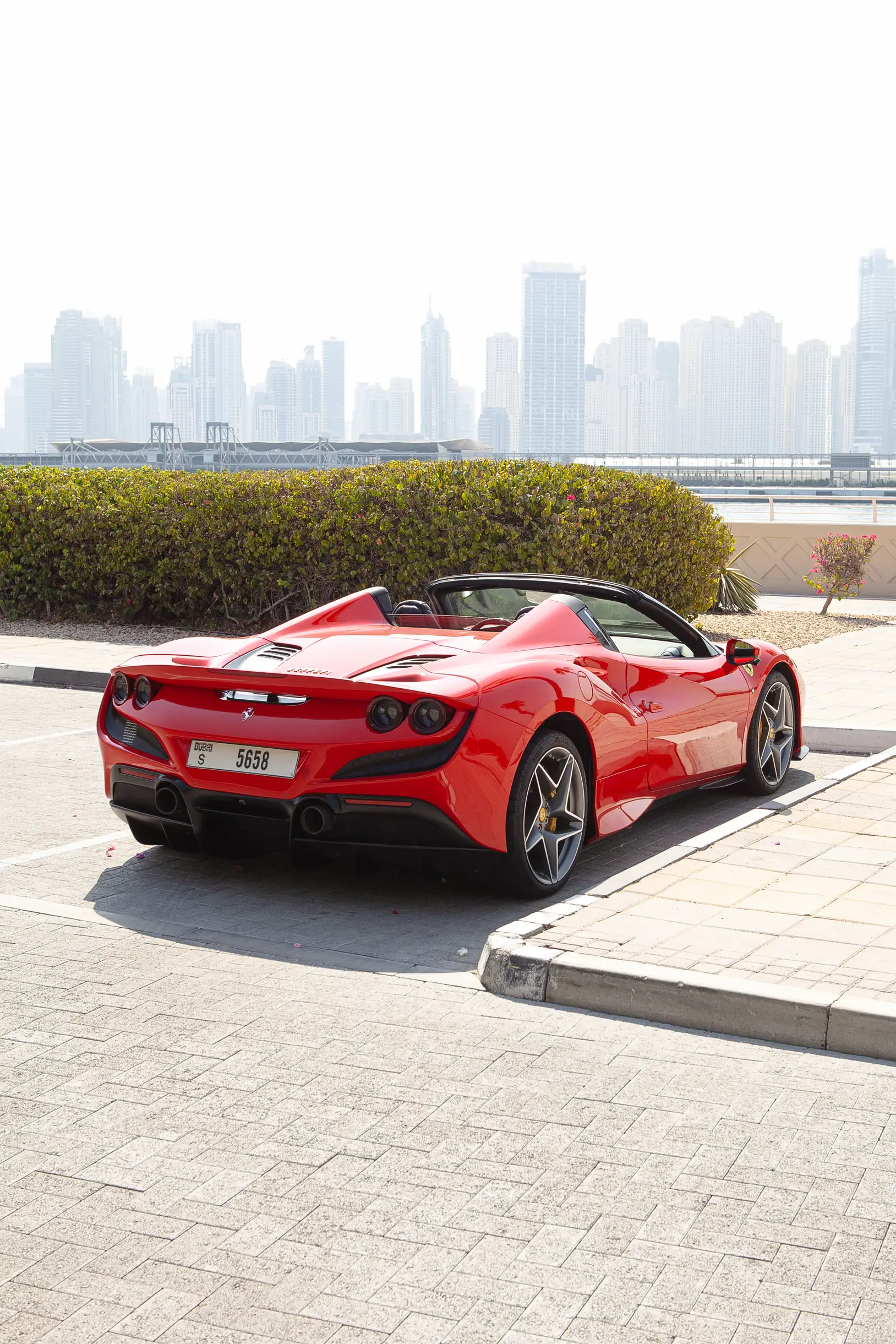 
								Ferrari F8 Spider Red full									