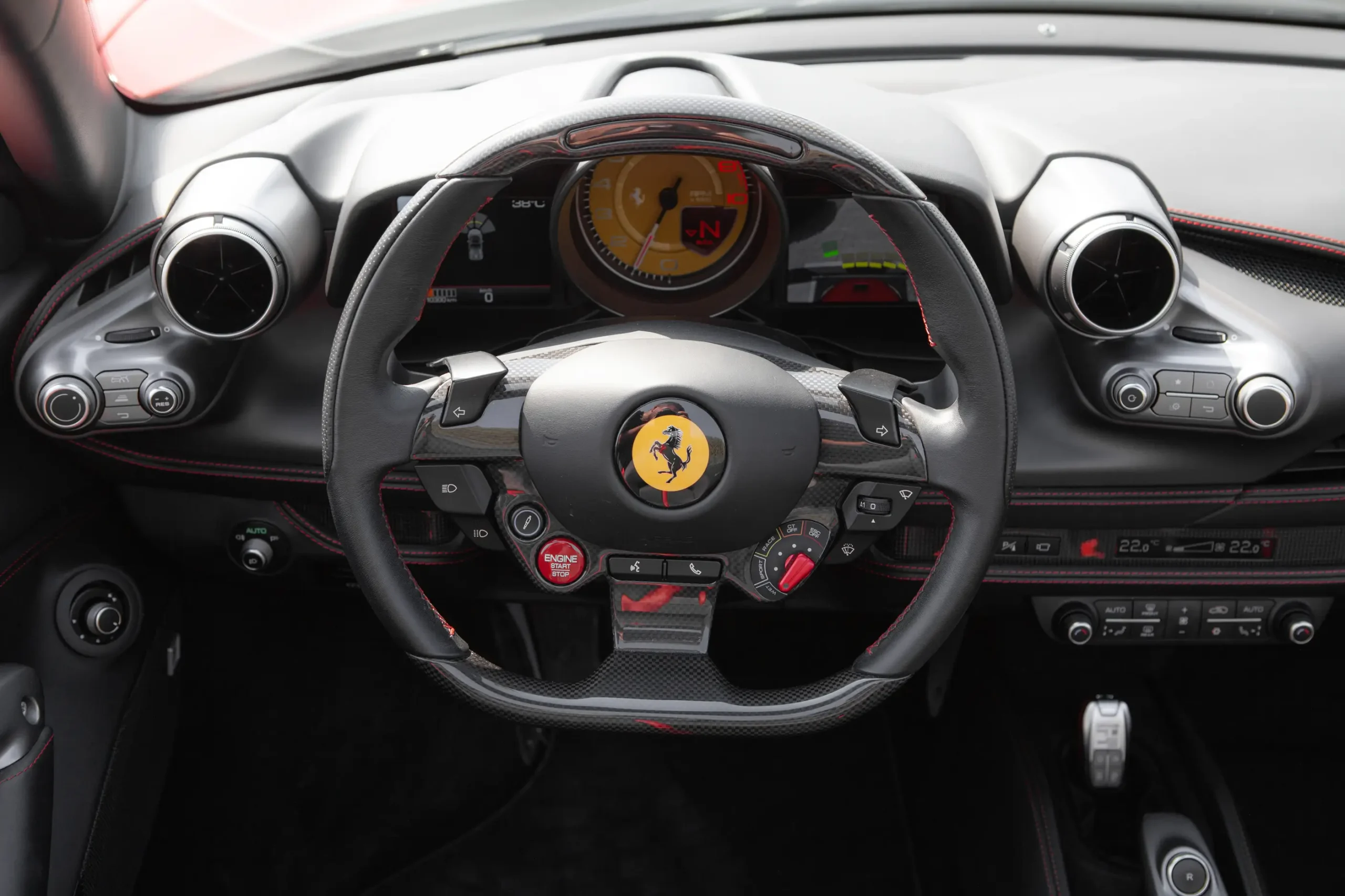 
								Ferrari F8 Spider Red full									