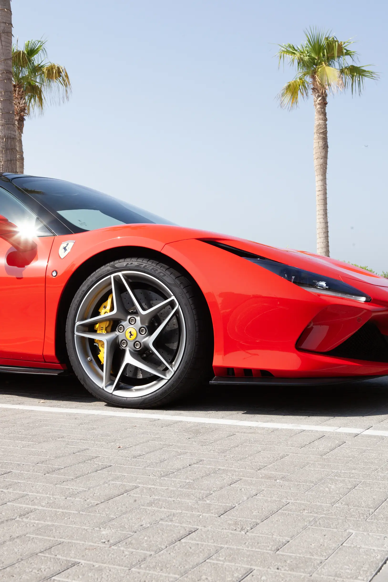 
								Ferrari F8 Spider Red full									