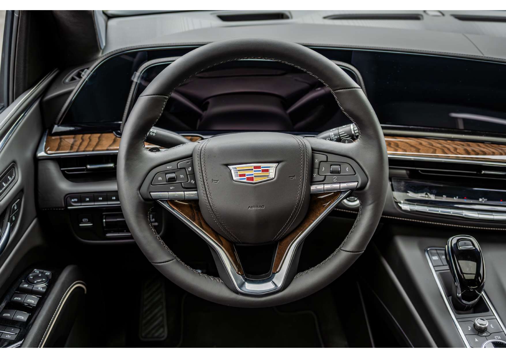 
								Cadillac Escalade full									