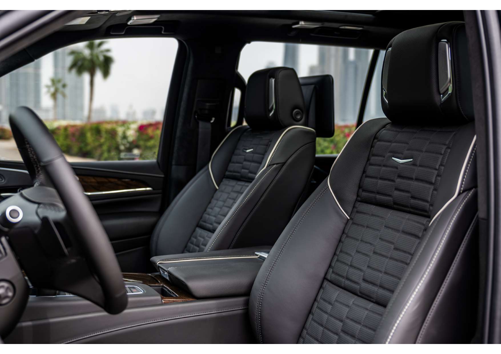 
								Cadillac Escalade full									