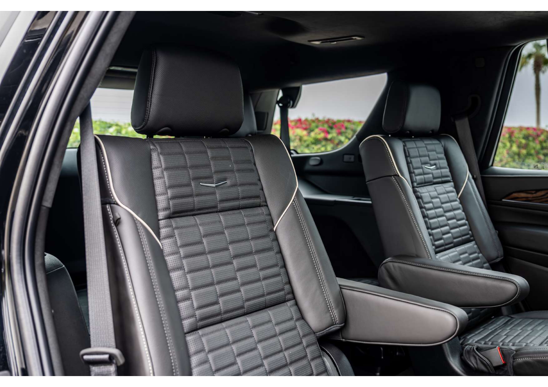 
								Cadillac Escalade full									