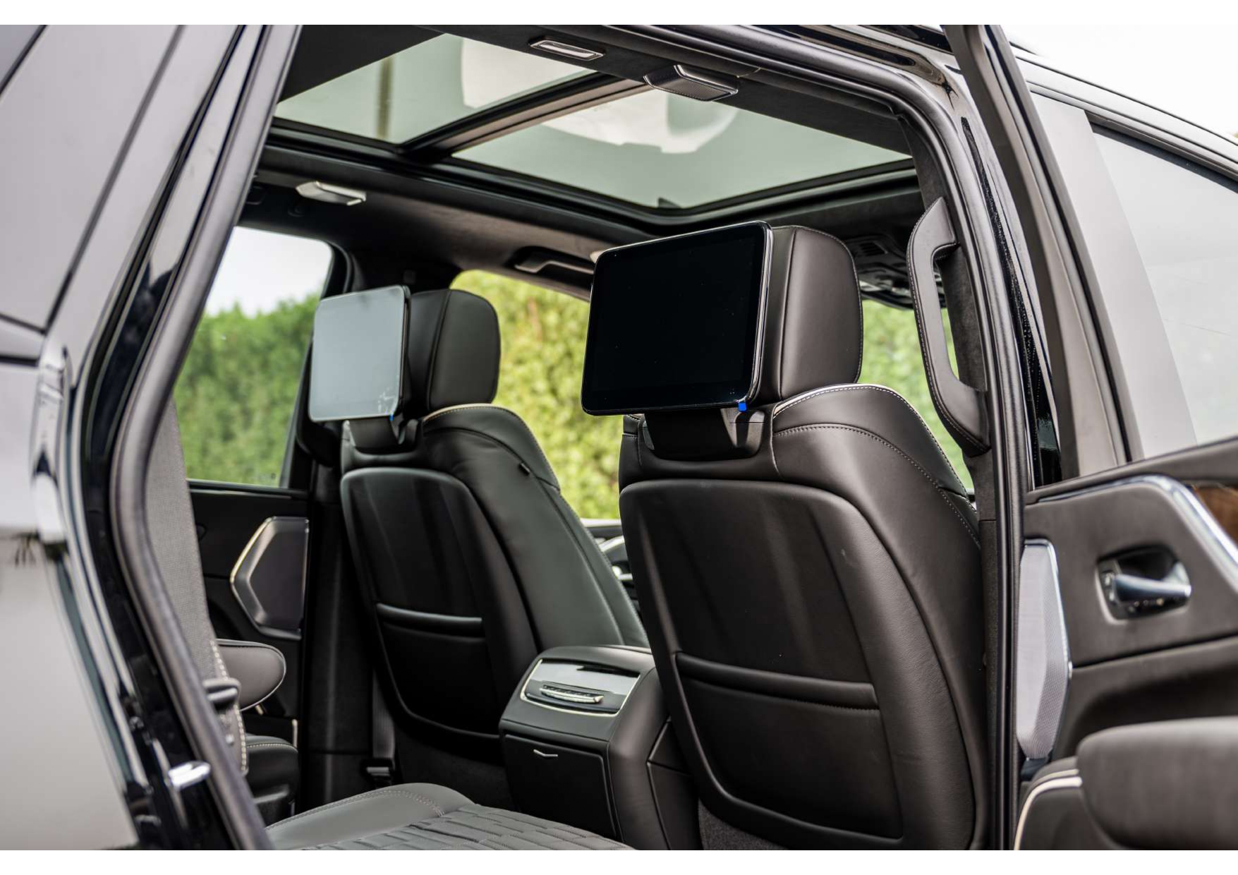 
								Cadillac Escalade full									