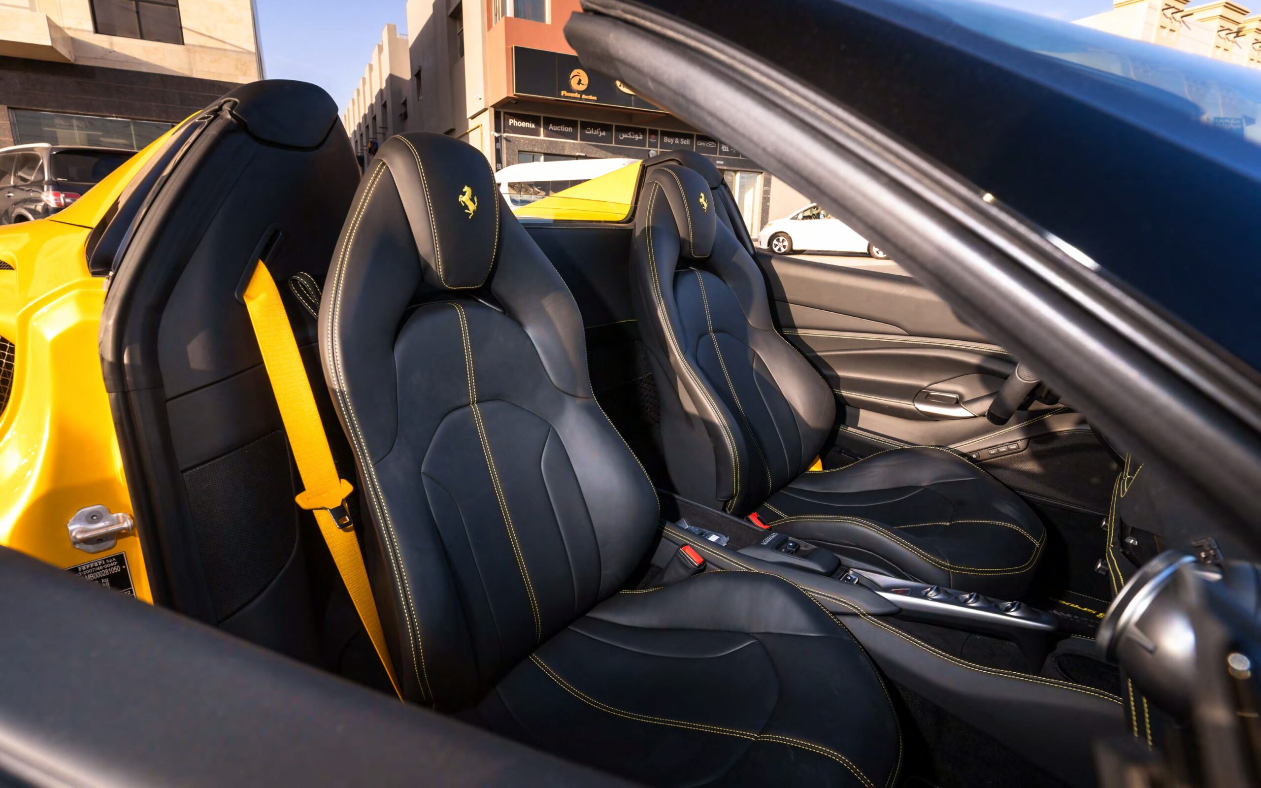 
								Ferrari F8 Spider Yellow full									