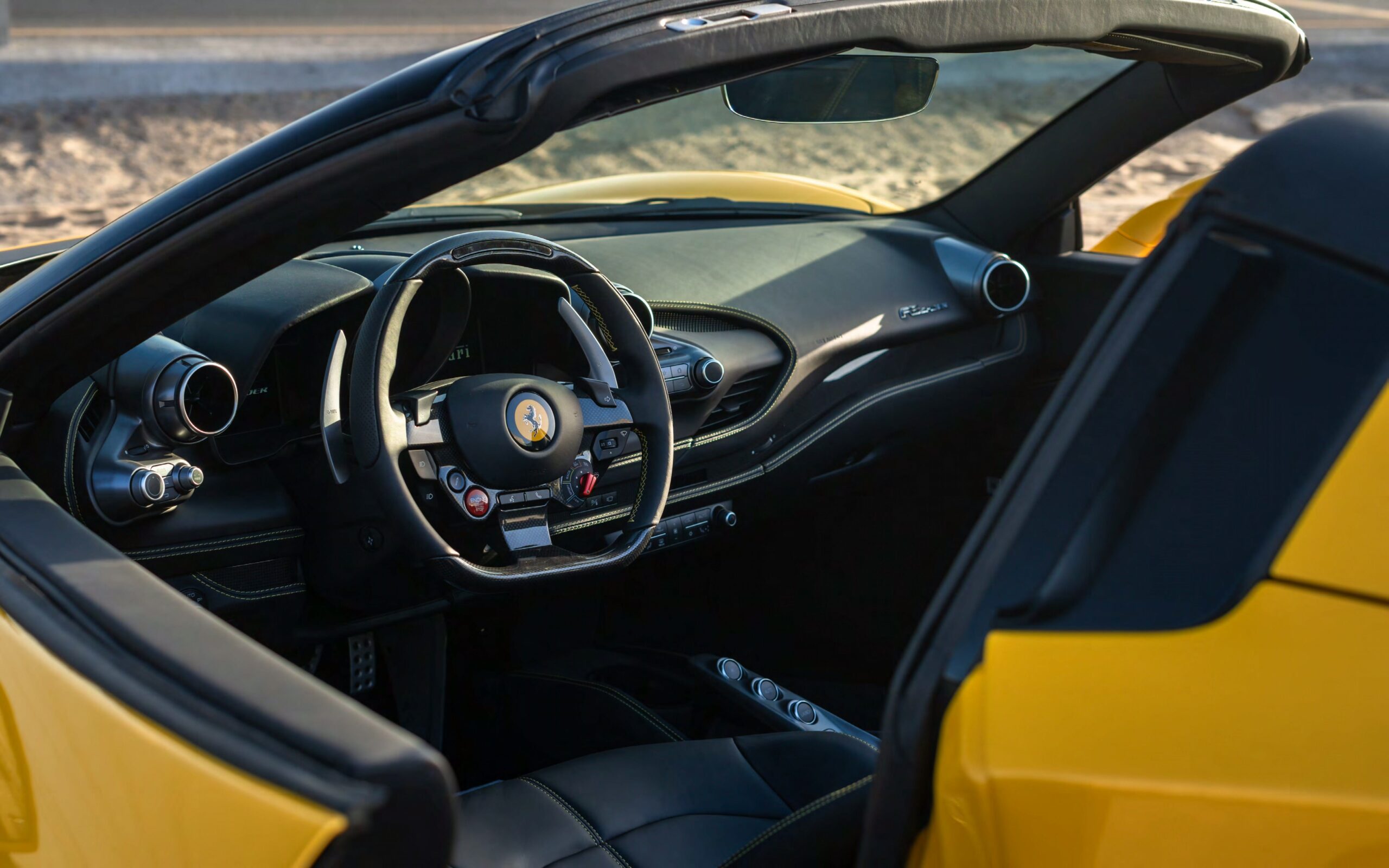
								Ferrari F8 Spider Yellow full									