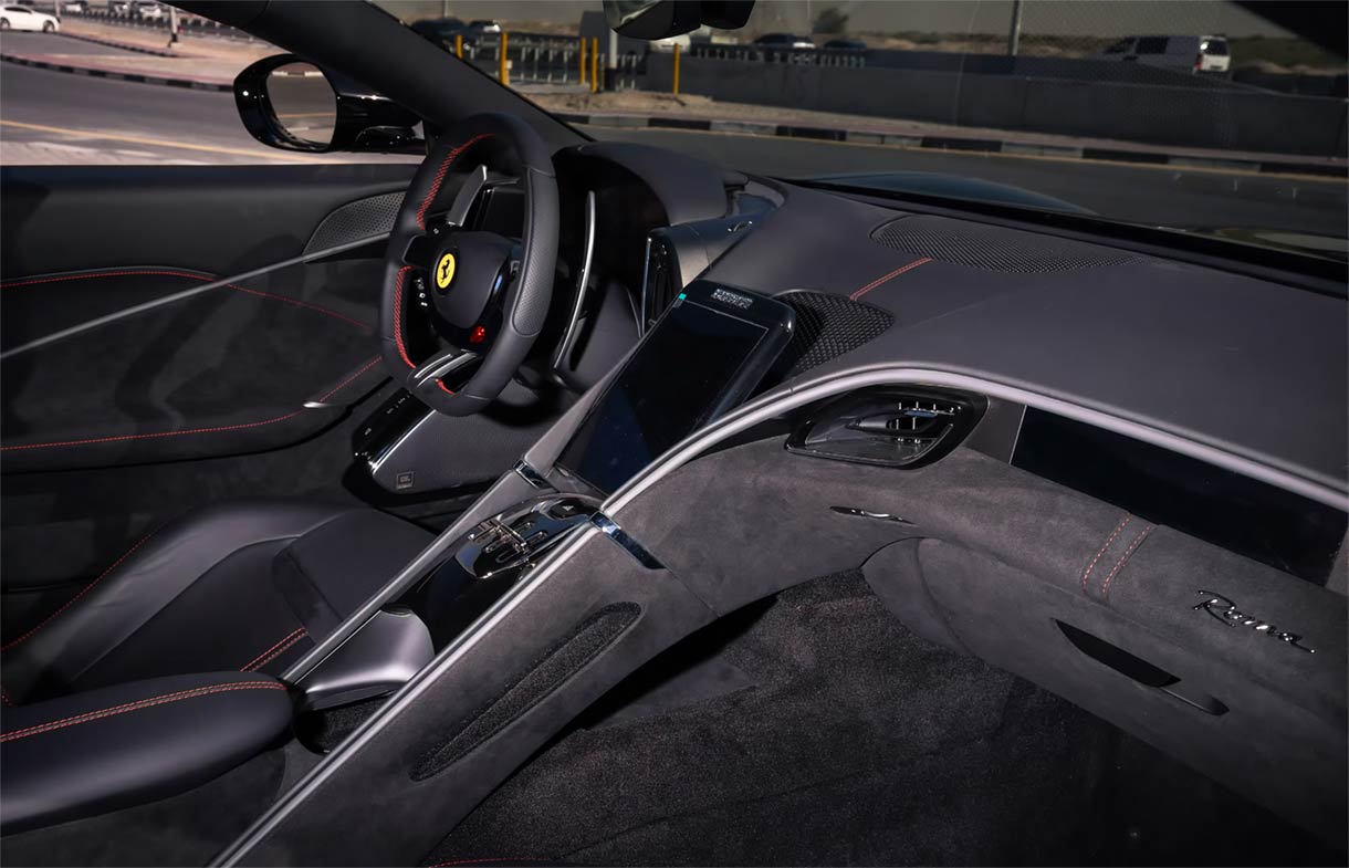 
								Ferrari Roma full									