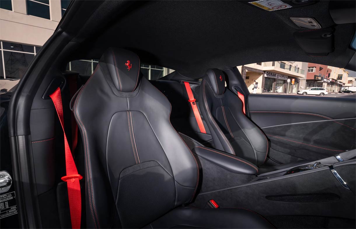 
								Ferrari Roma full									