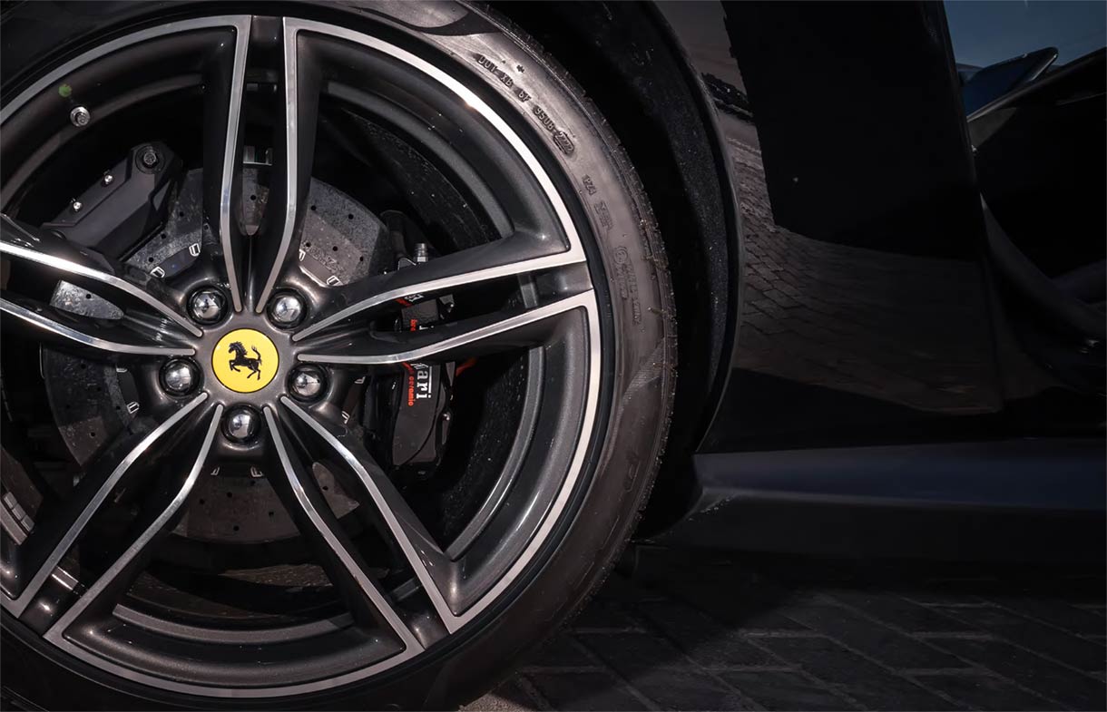 
								Ferrari Roma full									