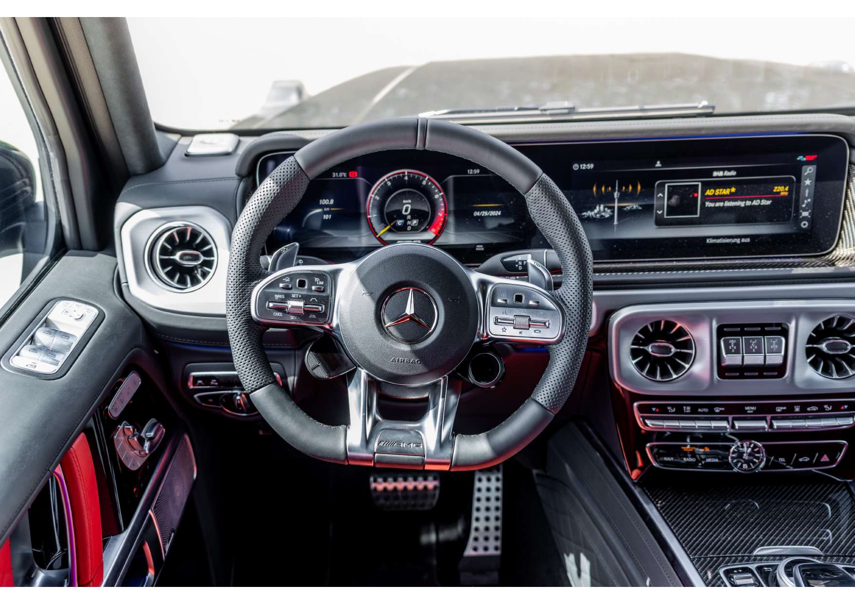 
								Mercedes G63 Black Shiny full									