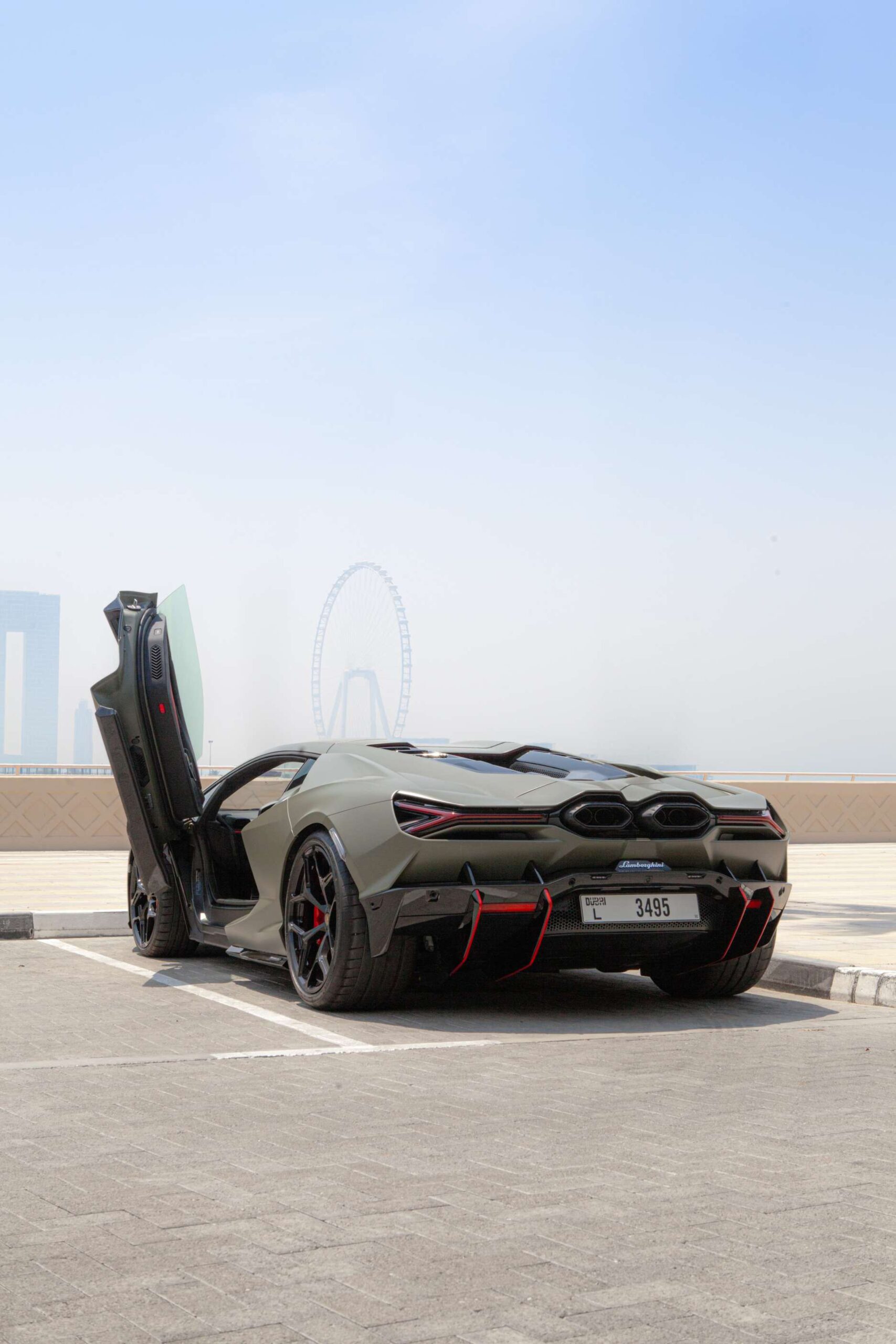 
								Lamborghini Revuelto full									