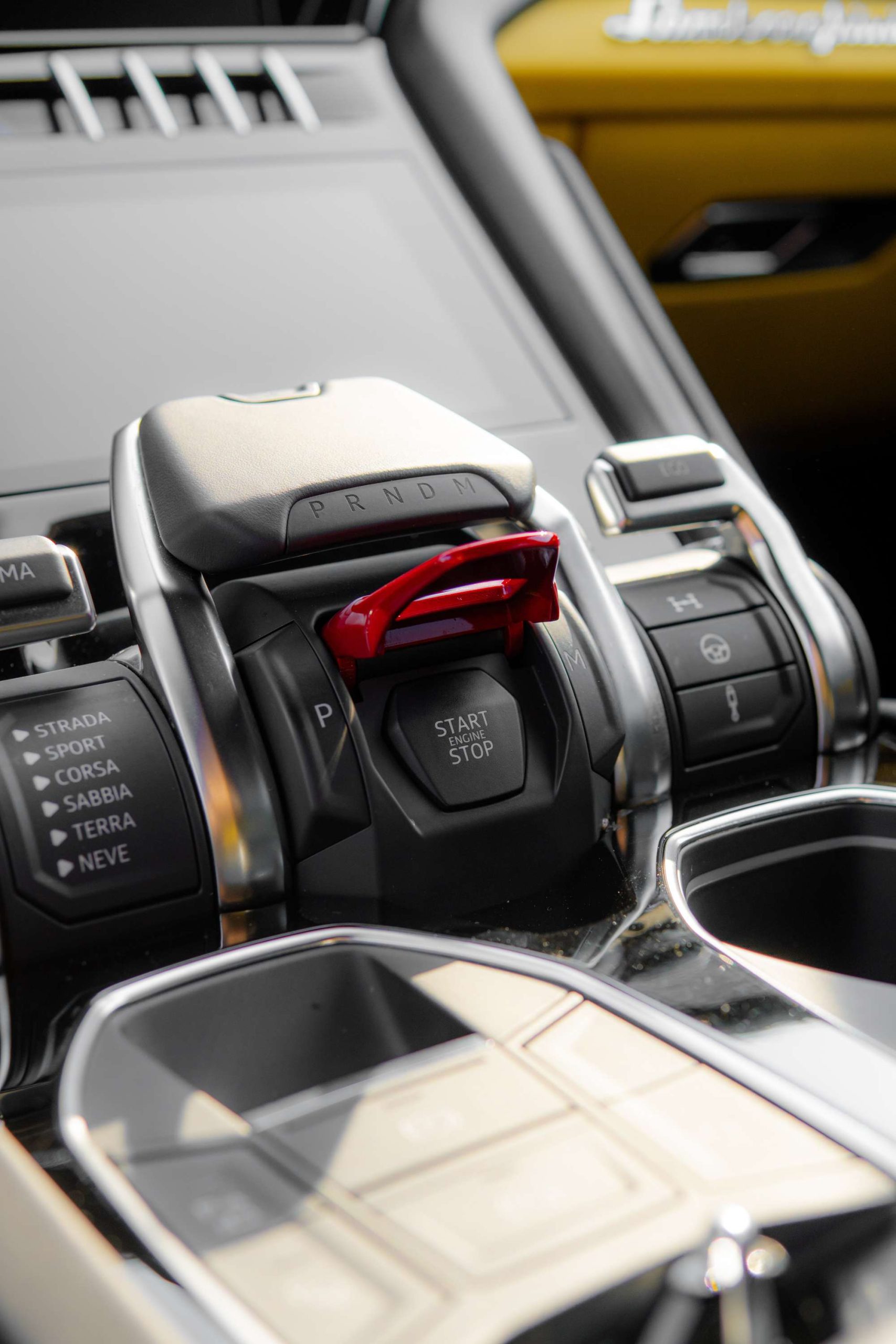 
								Lamborghini Urus S full									