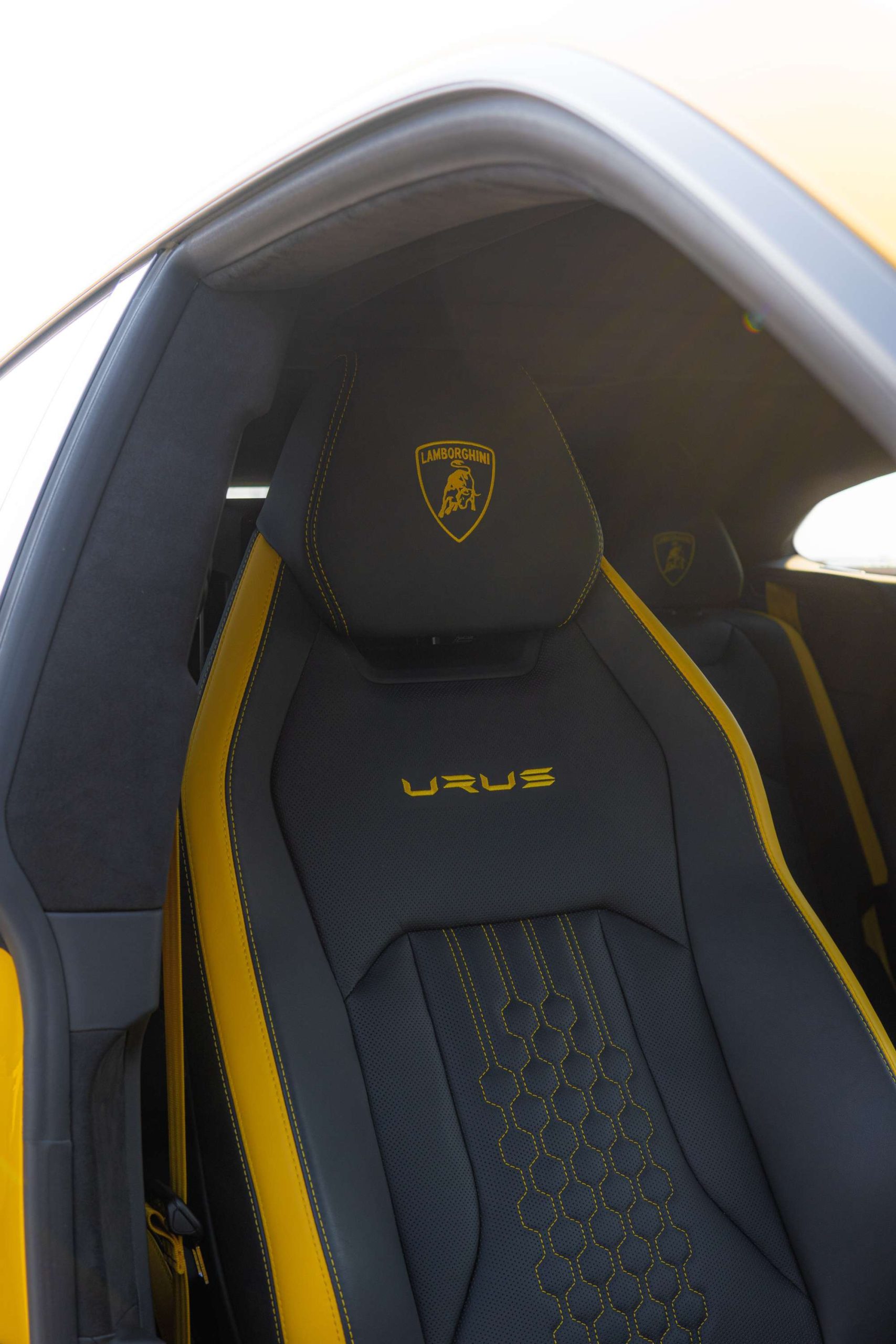 
								Lamborghini Urus S full									