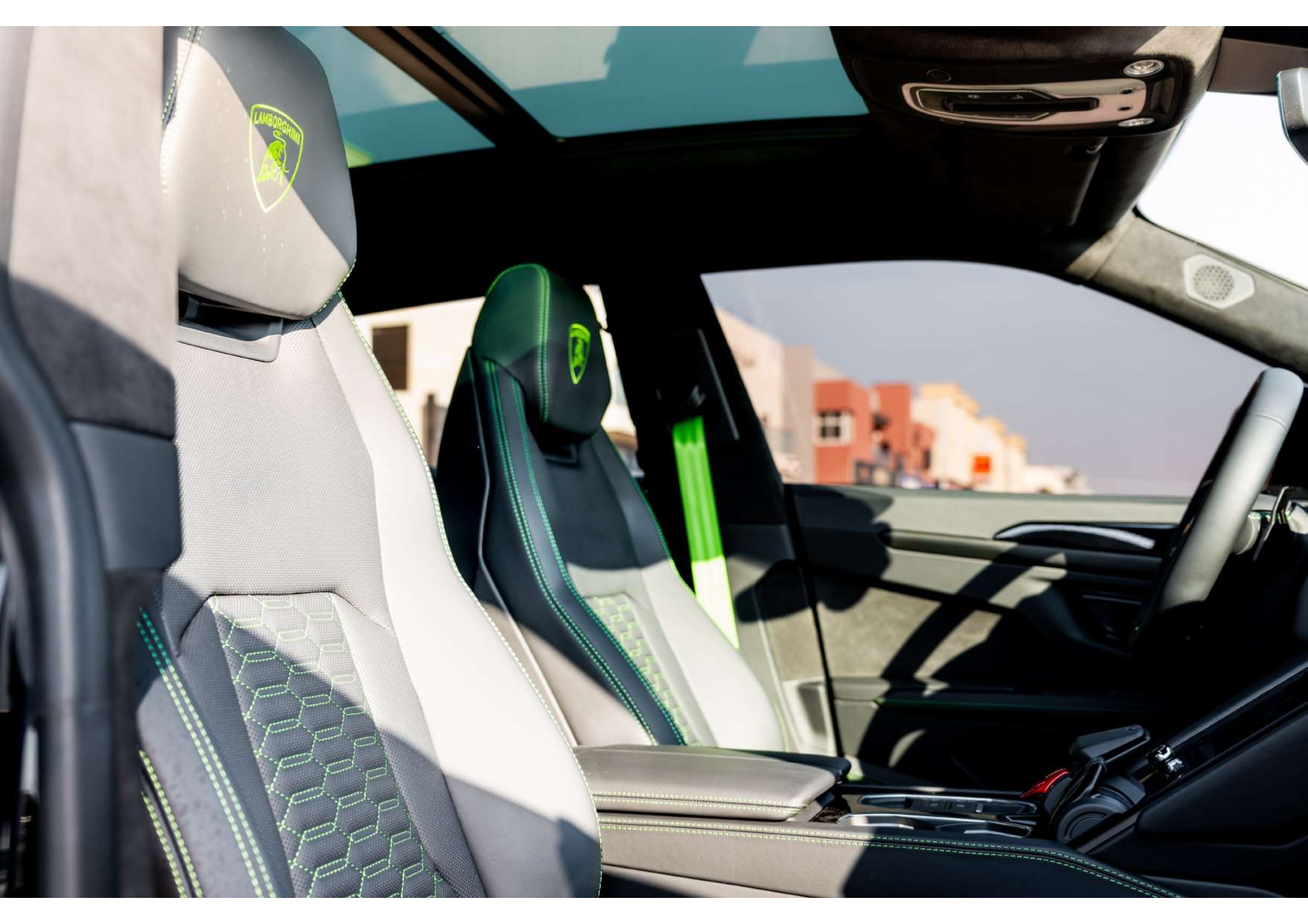 
								Lamborghini Urus full									