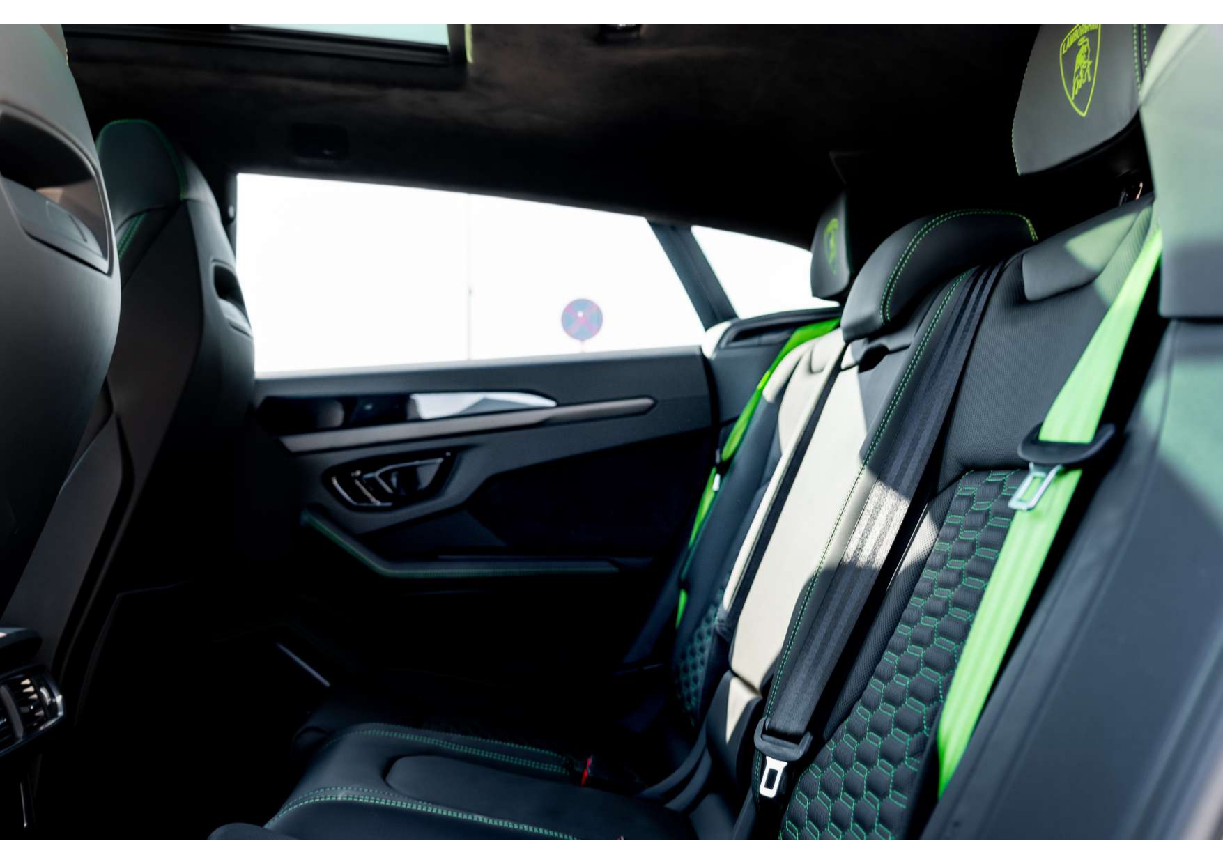 
								Lamborghini Urus full									