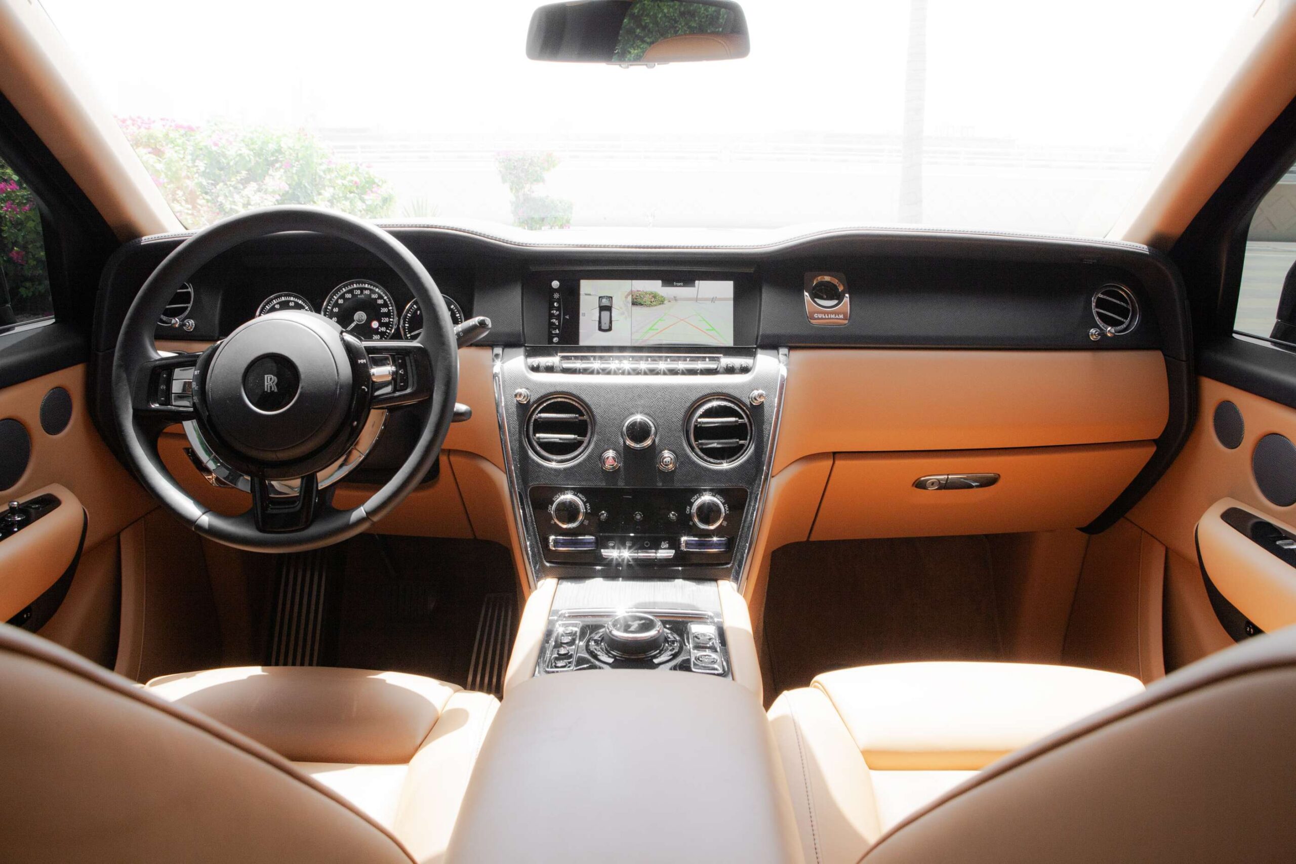 
								Rolls Royce Cullinan full									