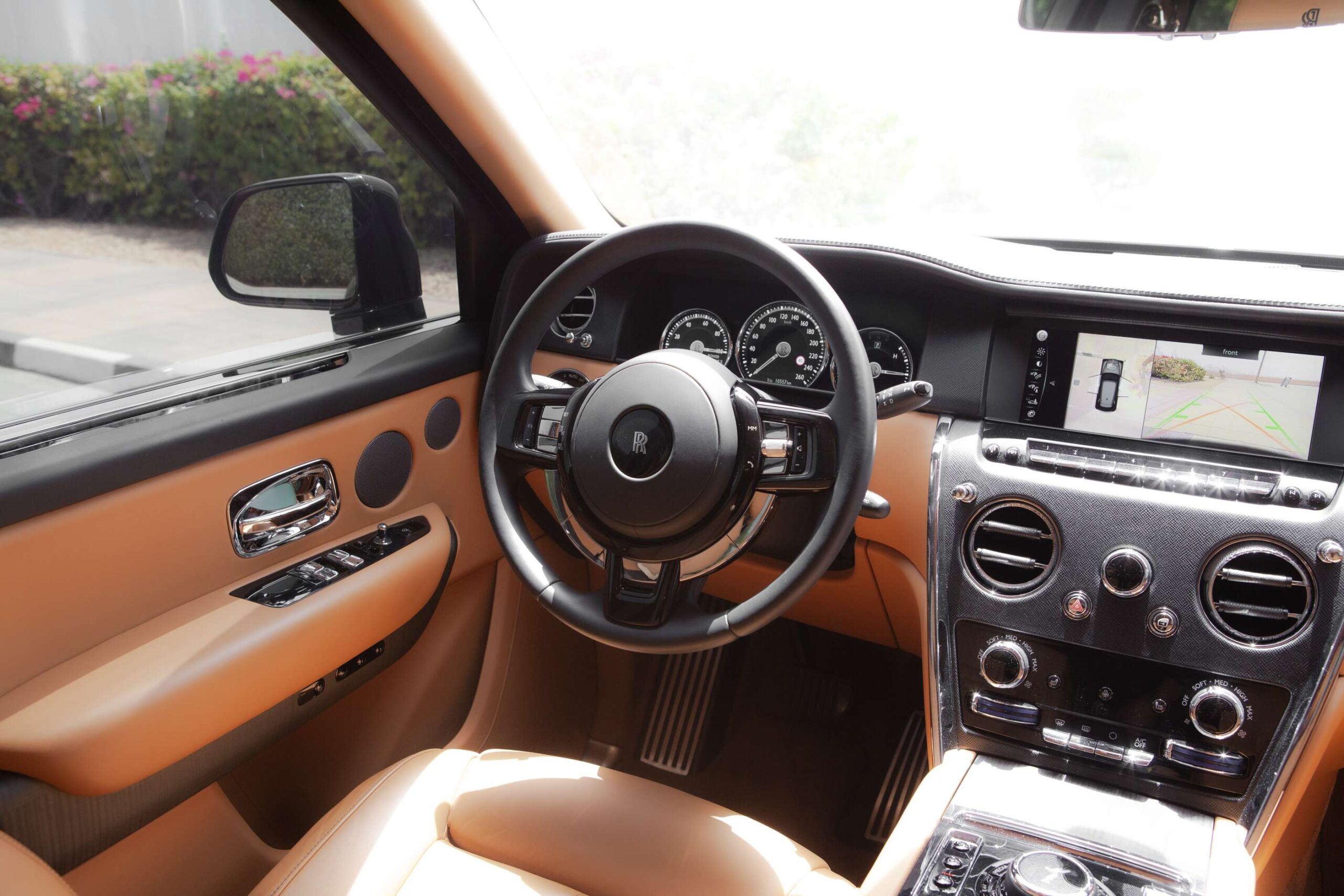 
								Rolls Royce Cullinan full									