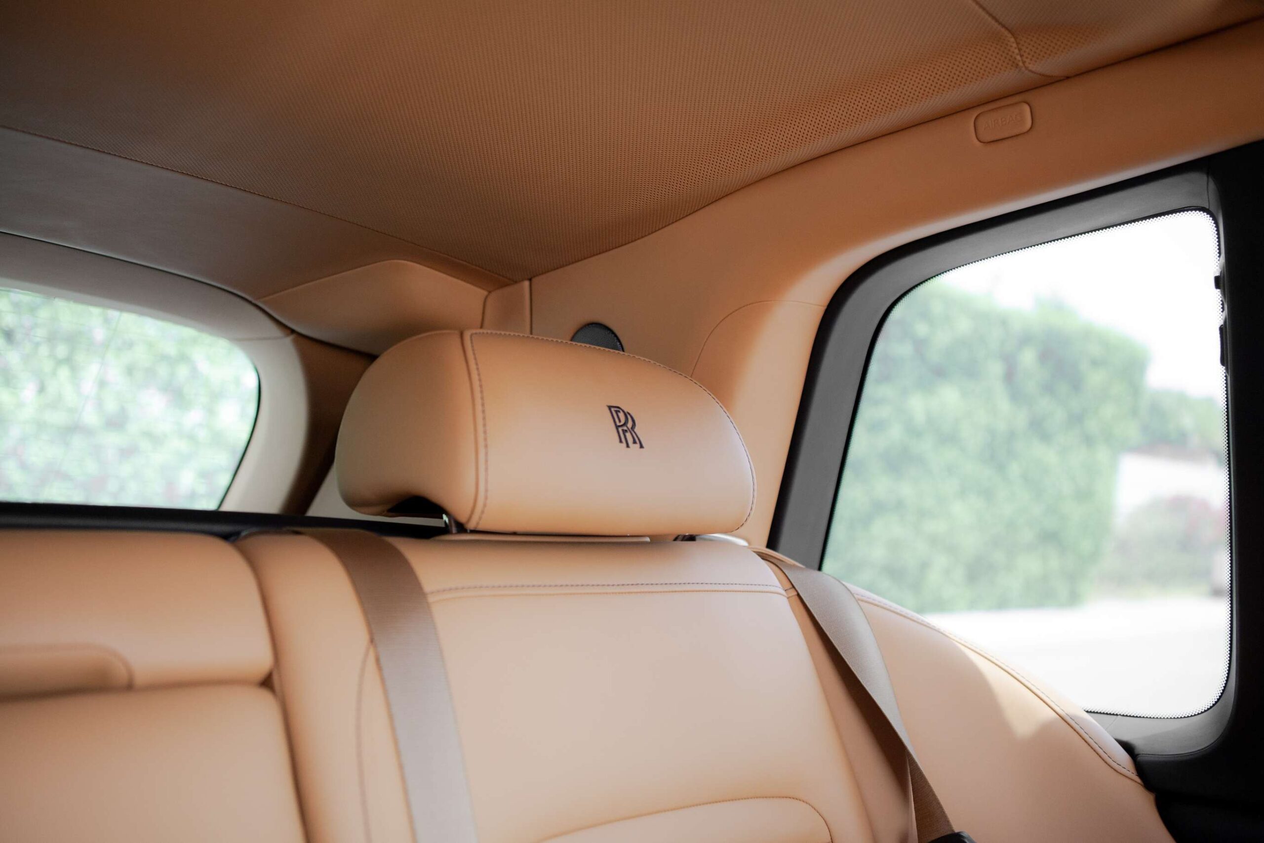 
								Rolls Royce Cullinan full									