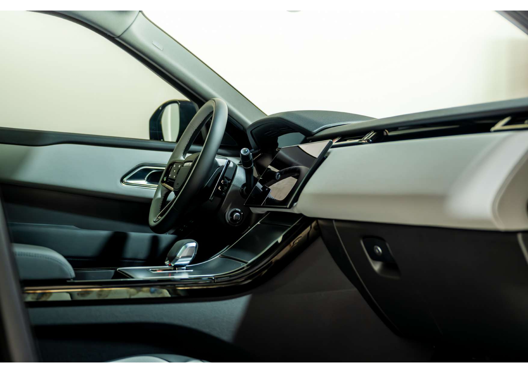
								Range Rover Velar full									