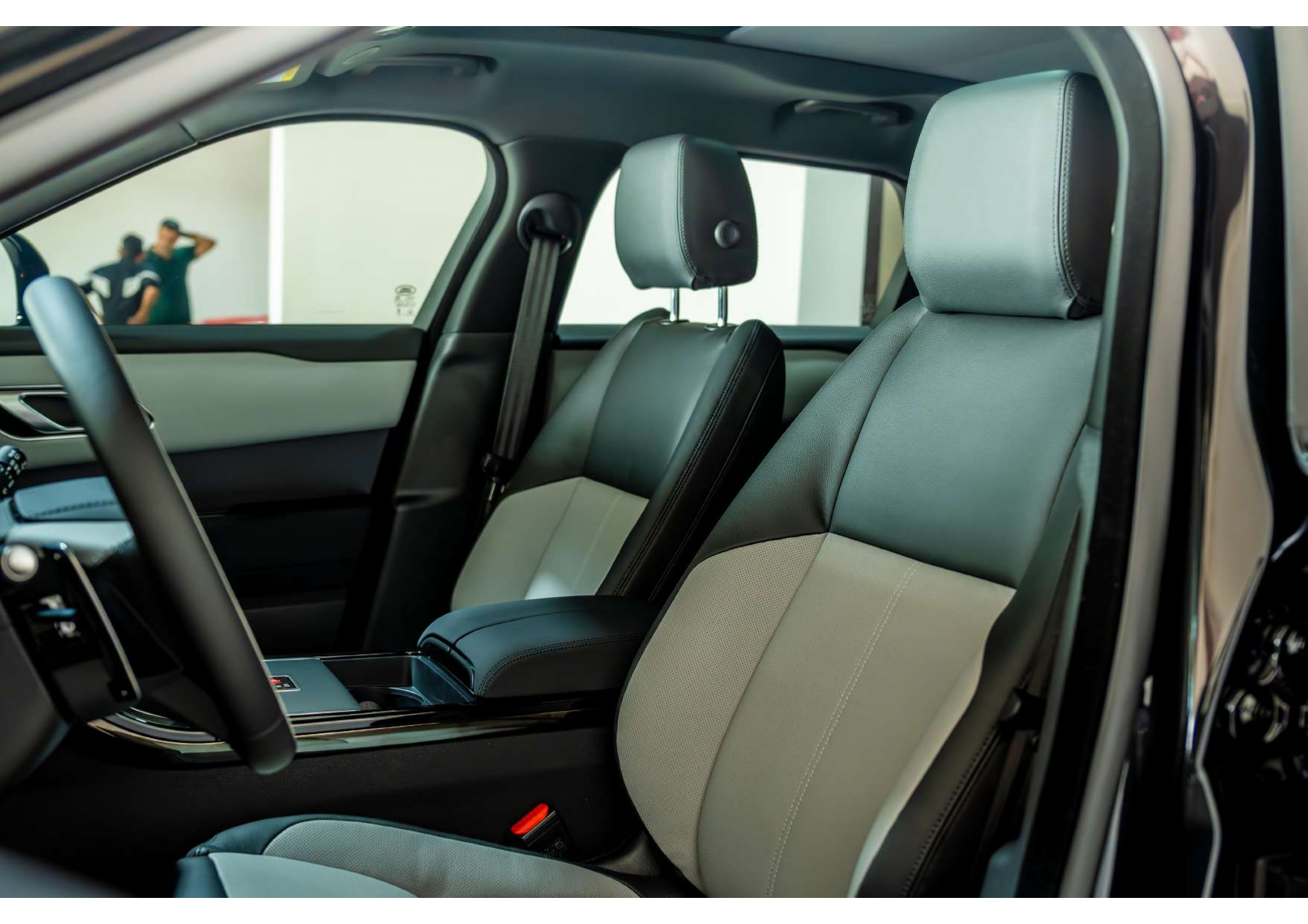 
								Range Rover Velar full									
